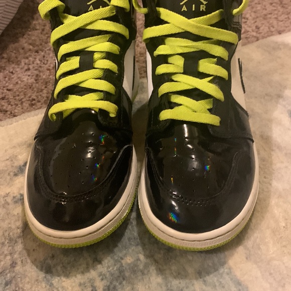 Nike Air Jordan 1 Mid Black Cyber Mystic Green (gs) - Picture 6 of 6